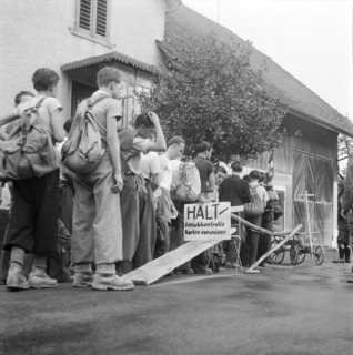 Volunteer pre-instruction; kit march; 1943