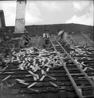 WW2: bombing in Switzerland; bomb airdrop, dropping in Riggisberg, 1943