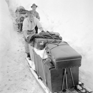 Bedretto valley, evacuation because of danger of avalanches 1951: men leave the village walking,