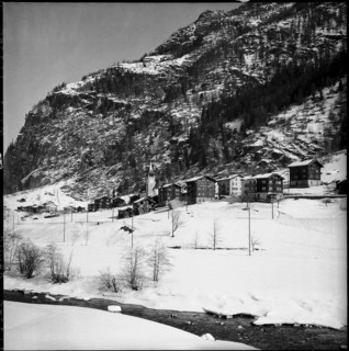 Herbriggen, threatened with landslide; 1959