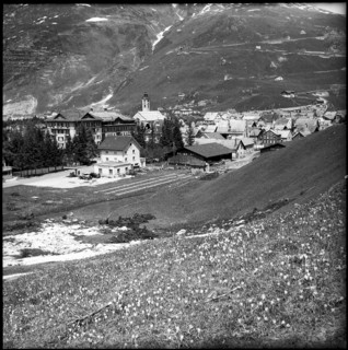 Avalanche in Andermatt; damaged buildings; 1951
