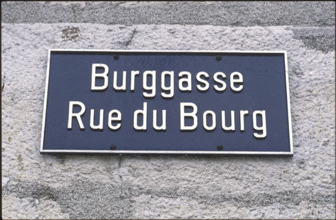 Sreet name sign written in two languages, Biel