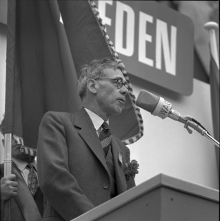 Max Weber speaking at May Day rallies in Zurich 1957