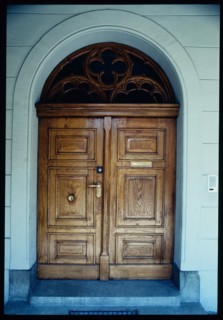 Old round arched door, Wil 1984