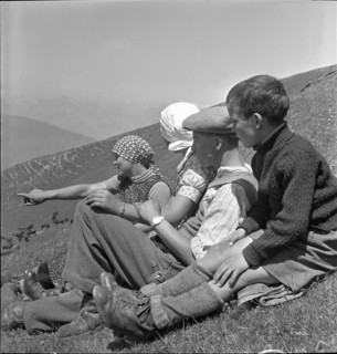 Farmers resting, Valais 1942