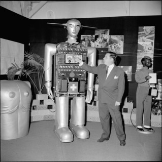 Robot at the Comptoir, Yverdon 1961
