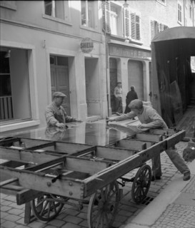 WW 2: bomb airdrop, dropping; new window grate, Schaffhausen 1944.