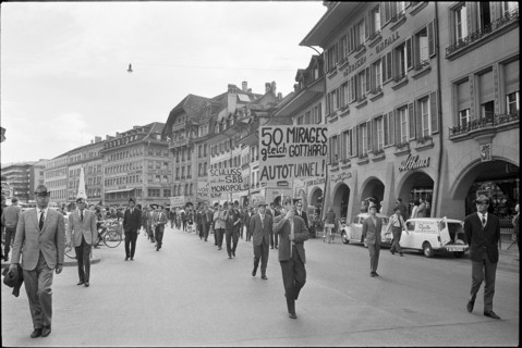 Ticino students demand construction of the Gotthard car tunnel; 1964