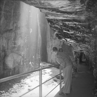 Visitors in the glacier gorge in Grindelwald, 1953