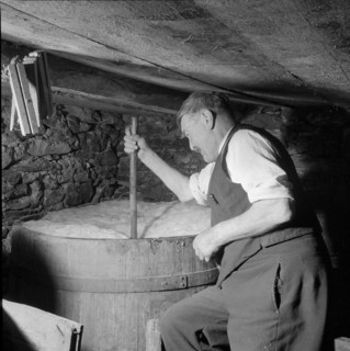 Heidenwein: Alex Studer in the hamlet of Oberstalden, 1956