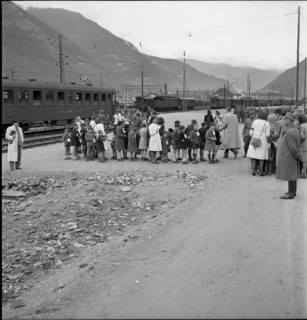 Refugees; arrival of children from Domodossola; 1944
