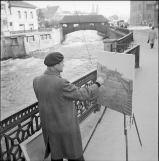 Painter in front of the old wooden bridge over the Limmat, 1950