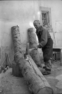 Production of vine stakes from wooden logs, 1967