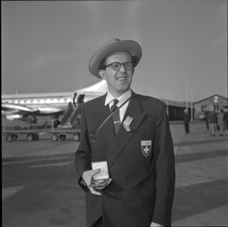 OS Helsinki 1952: Homecoming of walker Fritz Schwab at ZurichKloten Airport
