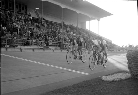 Helsinki Olympics 1952: Tandem race; Australia ahead of South Africa