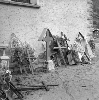 Täsch; gravestones and grave crosses damaged by debris flow; 1957