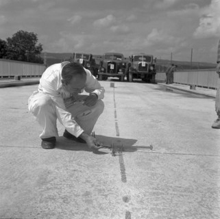 Stress test of the new Reuss Bridge; 1955