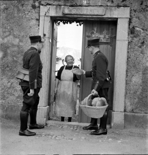 La pain des veuves is distributed in LaTourdePeilz, 1941