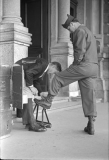 After WWII: Shoe shiner and American soldier in Lucerne, 1945