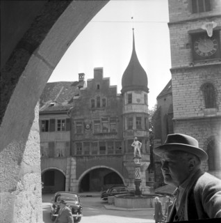 Bienne, alte Krone, Engelsbrunnen. 1948