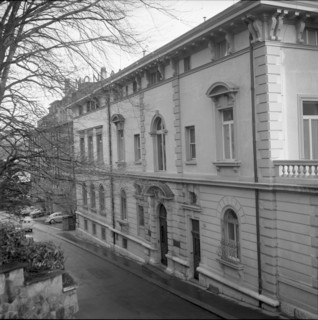 Lucerne, demolition of two buildings on Brandgässli, historical front is preserved. 1960