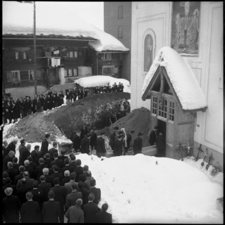Funeral of the avalanche victims in Vals, funeral procession, 1951