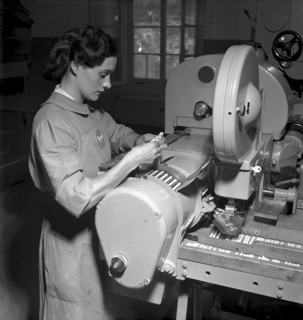 Cigarette factory Brunette, 1952