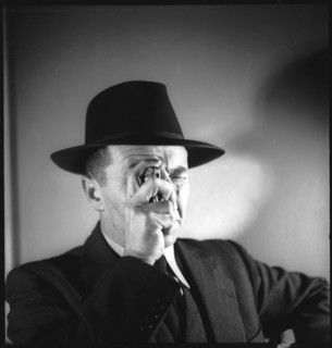 Spy uses mini camera; 1946
