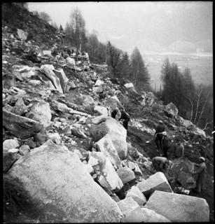 Landslide in the Maggia Valley; cleanup work, road interrupted by debris; 1950