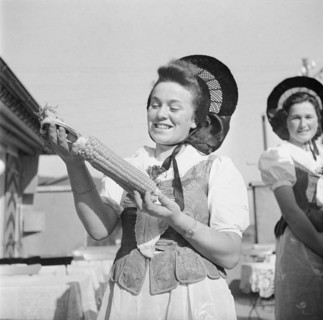 Woman in Graubünden costume with corncob, 1940