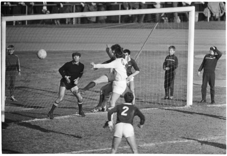 NLA 1968/69: FC Zurich  Servette FC; goalkeeper Barlie