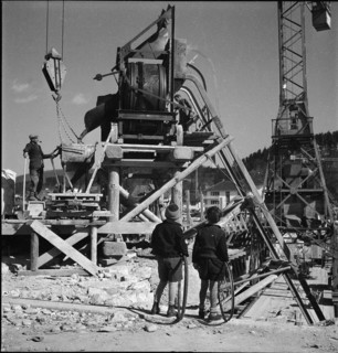 Construction site, construction of the Aare Bridge in Aarau 1949