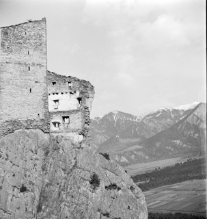 Castle ruins in Haldenstein, 1942