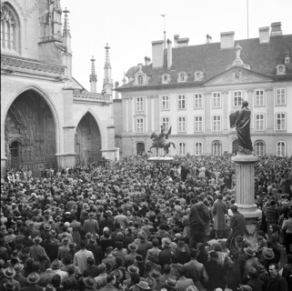 Protest against planned demolition of old town houses; 1954