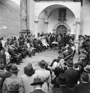 Meeting at the valley community in Hospenthal, 1946