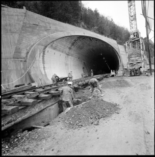 Construction of the Kerenzerberg railway tunnel, ca. 1960