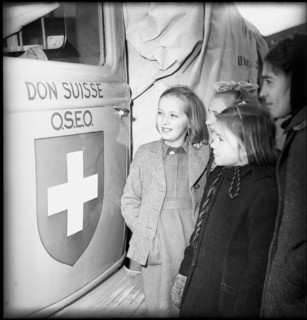 WWII: Zurich workers donate to war victims in Lyon (France), 1944