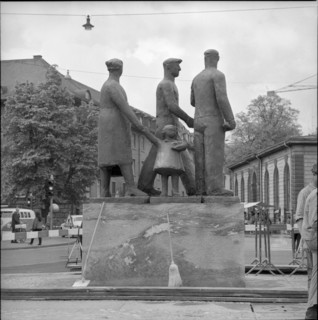 Sculpture of Karl Geiser on the Helvetiaplatz, 1964.