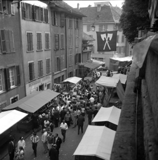 Bienne, Altstadtchilbi, market stand; 1968.