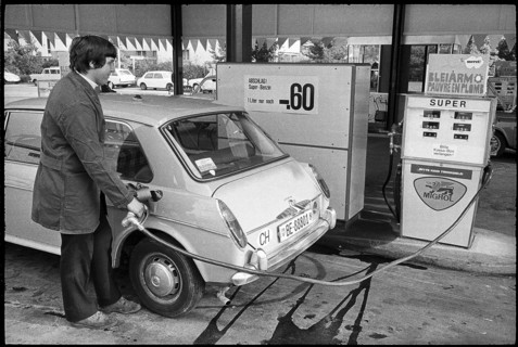 Fuelling low-lead petrol, 1971.
