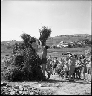 The population of a winegrower village prepares the national holiday celebration.