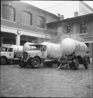 Löwenbräu brewery, transport fleet; 1945.