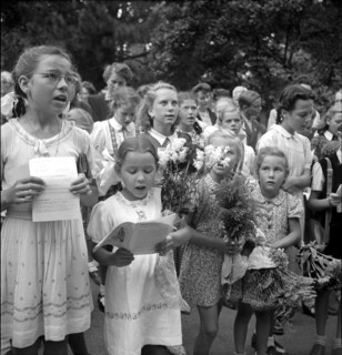 Zurich, National Holiday celebration; children's choir singing in front of the cantonal hospital;