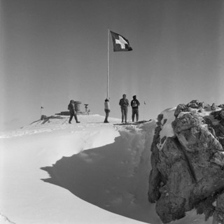 People on the Weisshorn, Arosa, 1959.