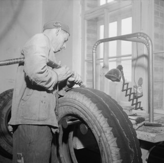 Vulcanising of Tires; 1955.