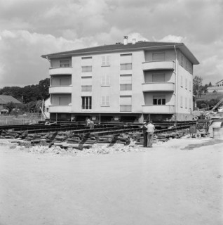Shifting of a House, Autobahn Lausanne-Genf, 1961.
