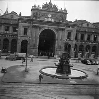 WW 2: air raid warning, main train station, Zurich 1939.