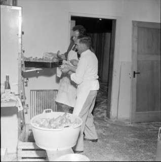 Grande Dixence, building site's coocs at the oven 1957.