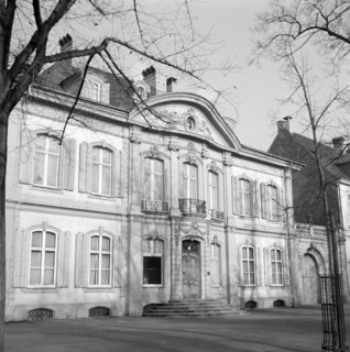 Basle, Wildsche Palais; 1952.
