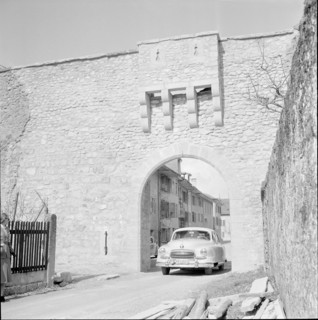 Estavayer-le-Lac, town gate, porte de la Thiollières; 1958.